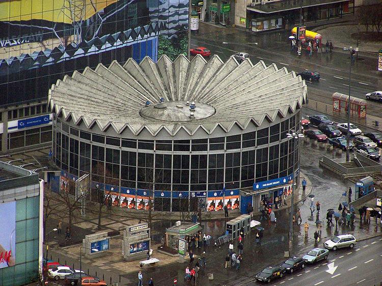 Warszawska Rotunda to jedno z najbardziej rozpoznawalnych miejsc w Warszawie. Niestety jest trochę zaniedbana