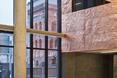 Architektura Warszawy. Zobaczcie nowoczesną bryłę biurowca przy ulicy Grzybowskiej w Warszawie, projektu Grupa 5 Architekci. Mamy piękne zdjęcia!