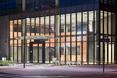 Architektura Warszawy. Zobaczcie nowoczesną bryłę biurowca przy ulicy Grzybowskiej w Warszawie, projektu Grupa 5 Architekci. Mamy piękne zdjęcia!