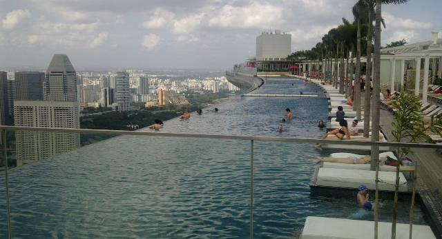 Marina Bay Sands - podoba wam się taki basen na krawędzi