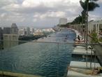 Marina Bay Sands - podoba wam się taki basen na krawędzi