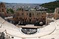 Odeon w Atenach posiadał 32 rzędy widowni i szeroką na 35 metrów i wysoką na 3 kondygnacje