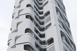 Jak zaznaczają architekci, zrealizowany projekt jest nowym typem wieży mieszkalnej zlokalizowanej w Singapurze