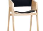 Aranżacja wnętrz z giętymi krzesłami Micheala Thoneta dla entuzjastów stylowych mebli drewnianych