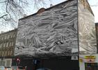Architektura Warszawy – wewnątrz rewitalizacja, na zewnątrz mural