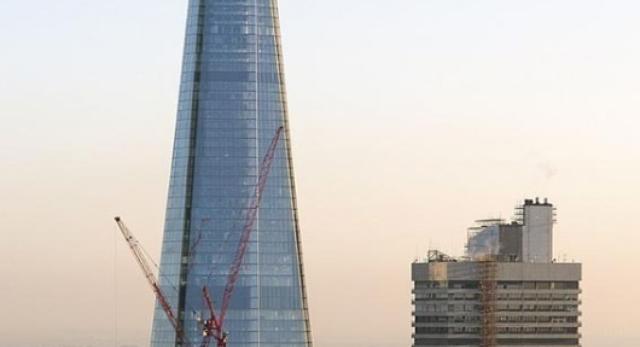 Szklana góra? Bryła wieżowca Shard dominuje w panoramie Londynu