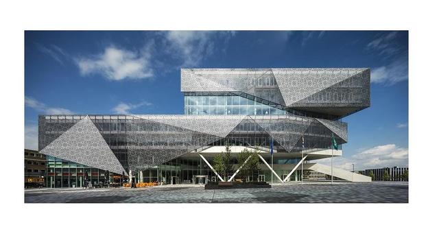 Nowa bryła ratusza w holenderskim Nieuwegein