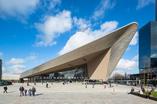 Bryła Nowego Dworca Centralnego w Rotterdamie zachwyca swoim nietypowym kształtem