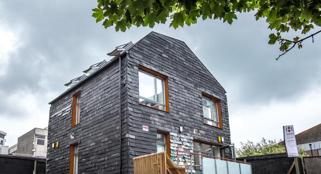 Bryła Bringhton Waste House z oddychającą membraną