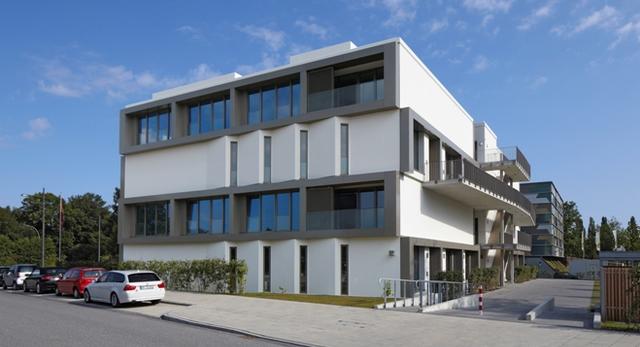 Bryła Hybrid House w Hamburgu prezentuje energooszczędne rozwiązania architektoniczne