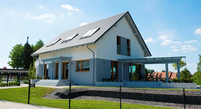 Dom niskoenergetyczny, ocieplony metodą bezspoinową