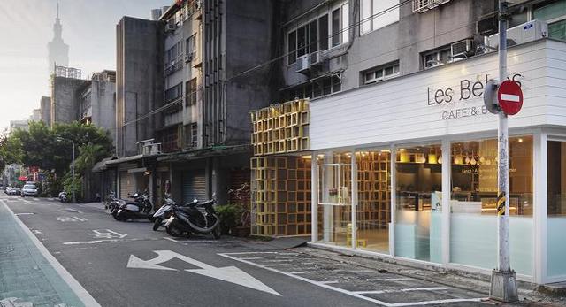 Restauracja Les Bébés Café&Bar w krajobrazie miasta Taipei w Tajwanie