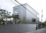 Dom jednorodzinny „Steel Lady” w Seulu (Korea) autorstwa Chae–Pereira Architects