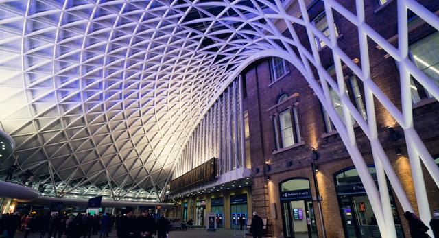 Londyński King's Cross Railway Station - jeden z najbardziej znanych dworców świata TOP 10 ARCHIRAMY  fot. Adria Wai