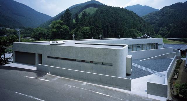 Dom jednorodzinny w Japonii - Horizontal house  autor: EASTERN design office