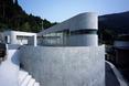 Beton architektoniczny w horyzontalnej formie - dom jednorodzinny Horizontal house w Japonii  autor: EASTERN design office