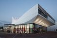 Architektura współczesnego teatru - bryła Theatre de Stoep w miejscowości Spijkenisse w Holandii  autor: UNStudio