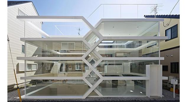 Bryła małego białego domu s-house w mieście Saitama (Japonia)  autor: Yuusuke Karasawa 