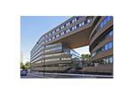 Nowy obiekt projektu MVRDV - ekologiczna architektura biurowca The Pushed Slab Office w Paryżu