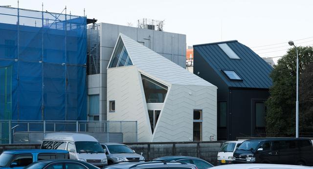Bryła Tsubomi House ( Tokyo Bud House) - mały dom projektu biura FLAT HOUSE z Tokio