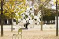 Rzeźba miejska Many Small Cubes autorstwa Sou Fujimoto