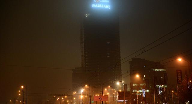 Nowy neon nad centrum Warszawy. Wieżowiec Warsaw Spire