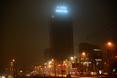 Nowy neon nad centrum Warszawy. Wieżowiec Warsaw Spire