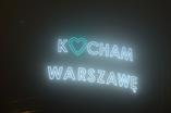 Neon "Kocham Warszawę" na ścianie Warsaw Spire