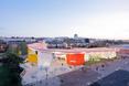 2. Factory Mérida w Badajoz, Hiszpania 2006/2011 - widok na cały obiekt  autor: architekci z biura Selgas Cano w Hiszpanii, twórcy Serpentine Gallery Pavilion 2015