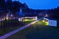 Bliźniacze bryły pawilonów ekspozycyjnych projektu Nizio Design International