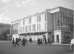 Kino Praha w Warszawie - jedna z brył przywoływanych na wystawie Zaraz po wojnie, Zachęta