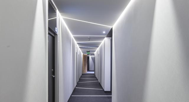 Współczesna architektura wnętrz i akustyka. Przykład zastosowania systemu RIGIPS AKU