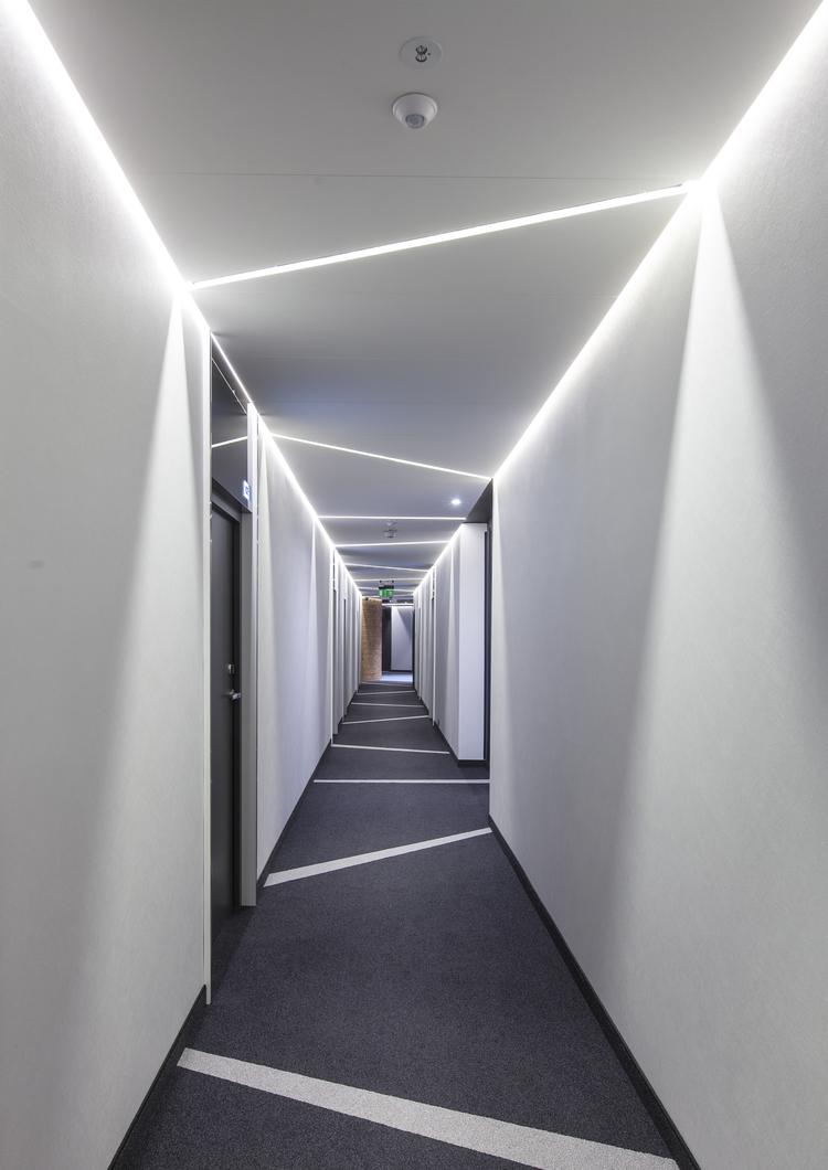 Współczesna architektura wnętrz i akustyka. Przykład zastosowania systemu RIGIPS AKU