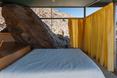 Frey House II. Sypialnia w modernistycznym domu