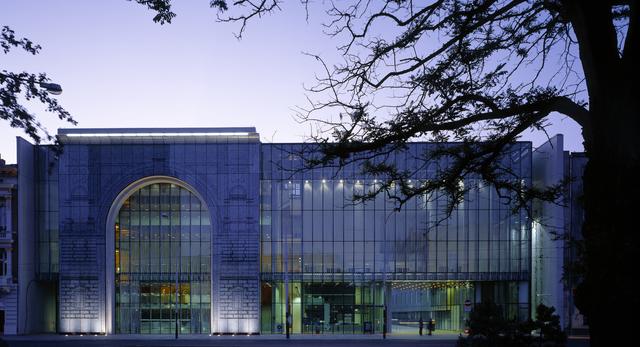 Szklana bryła. Filharmonia w Łodzi, projekt biuro architektoniczne Atelier Loegler i Partnerzy