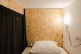 Hostel Conii - wnętrze "przedziału" w wieloosobowej sali. Architektura wnętrz