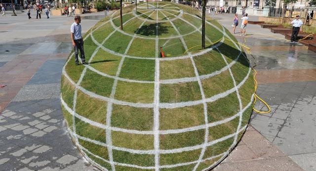 Op-art w przestrzeni miejskiej - fascynujące złudzenie optyczne stworzone przez François Abelaneta
