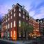 Bloomsbury Hotel. Tradycyjna czerwona cegła doskonale koresponduje z historycznymi założeniami architektury Londynu