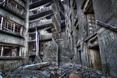 Opustoszałe i zapadłe budynki na wsypie Hashima przyciągją wielu turystów