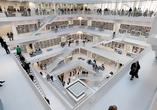 Biblioteka w Stuttgarcie. Niezwykłe wnętrze prostej bryły Eun Young Yi