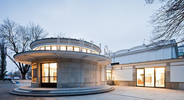 Architektura kina Iluzjon – zobaczcie odnowioną bryłę i  architekturę wnętrza. Piękne zdjęcia