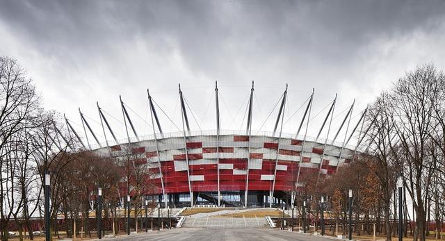 Stadion Narodowy kończy rok! Piękne zdjęcia bryły i historia architektury najważniejszej polskiej areny. Którzy architekci byli związani w jego historią?
