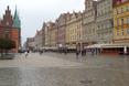 Wroclawska starówka po renowacji wygląda kolorowo nawet w pochmurny dzień