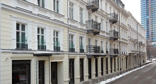 Architektura ulicy Próżnej w Warszawie pięknieje dzięki  architektom z OP Architekten