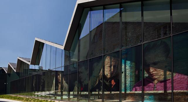 Muzeum Sztuki Współczesnej to kolejny przykład nowoczesnej architektury w Krakowie