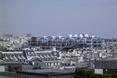 Centrum Pompidou wyróżnia się ze spokojnej zabudowy stolicy Francji