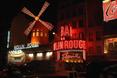 Moulin Rouge to najsłynniejszy francuski kabaret znajdujący się w dzielnicy czerwonych latarni