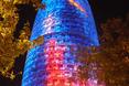 Torre Agbar do złudzenia przypomina londyński "ogórek"