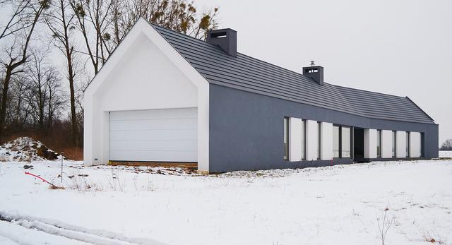 Nowoczesna architektura. Zobaczcie niesamowita bryłę domu pod Poznaniem projektu PL Architekci. Galeria zdjęć
